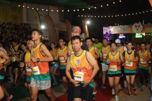 BIB: 080, 963, 11669
                            <button type="button" onclick="openModal(9884420)" class="btn btn-primary btn-sm float-right btn-popup" data-toggle="modal" data-target=".modal-high-quality">
                        <i class="fas fa-shopping-cart"></i> Add to Cart
                    </button>
                                            <button type="button" onclick="isThisMe(9884420, true)" class="btn btn-success btn-sm float-right btn-popup btn-isme hidden" data-toggle="tooltip" data-placement="bottom" title="นี่คือรูปของคุณใช่ไหม คลิกที่นี่เพื่อเอาเข้าอัลบั้ม">
                        <i class="fas fa-plus"></i> Add to album
                    </button>
                    <button type="button" onclick="isThisMe(9884420, false)" class="btn btn-warning btn-sm float-right btn-popup btn-isnotme hidden">
                        <i class="fas fa-ban"></i> Remove from album
                    </button>